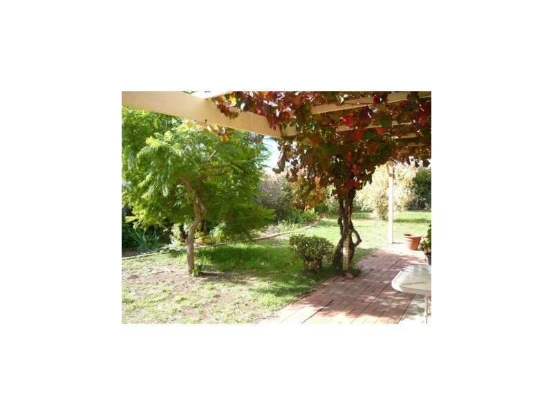 2/436 Romani Drive, Lavington NSW 2641