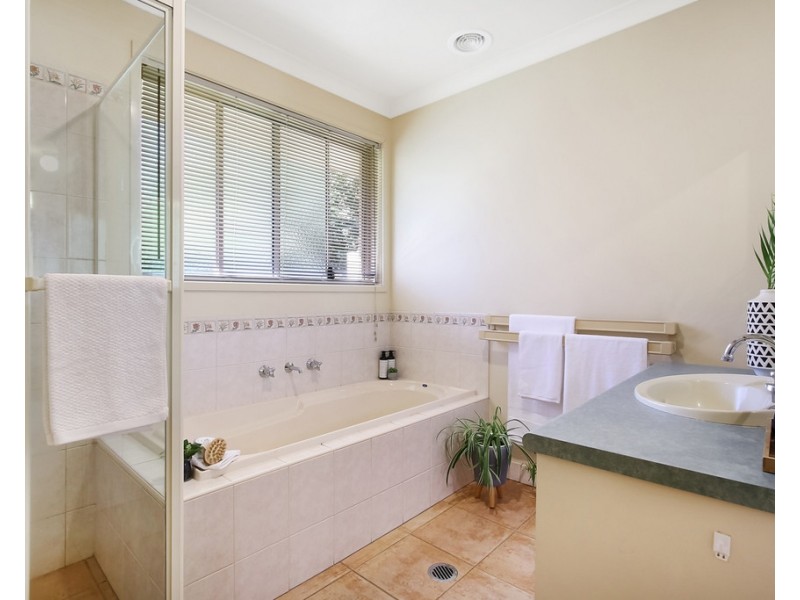 11 Manuka Court, Thurgoona NSW 2640