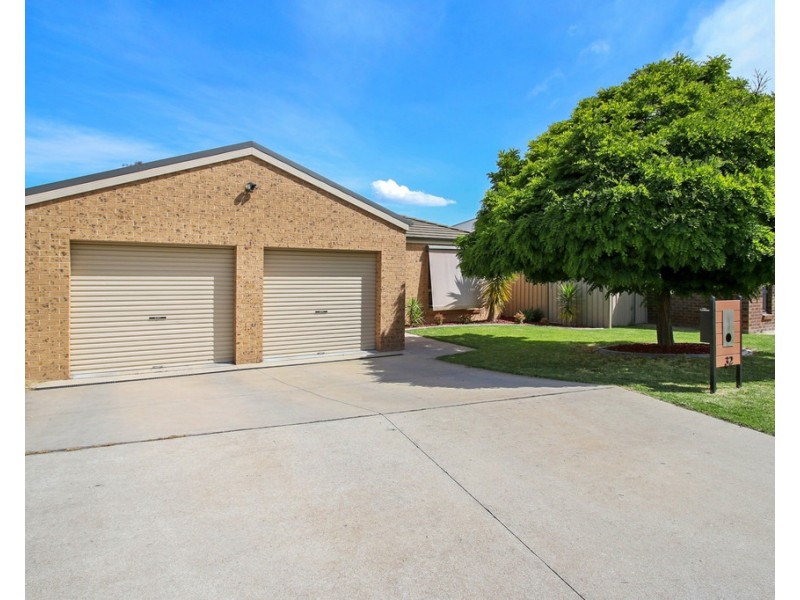 32 Chafia Place, Springdale Heights NSW 2641