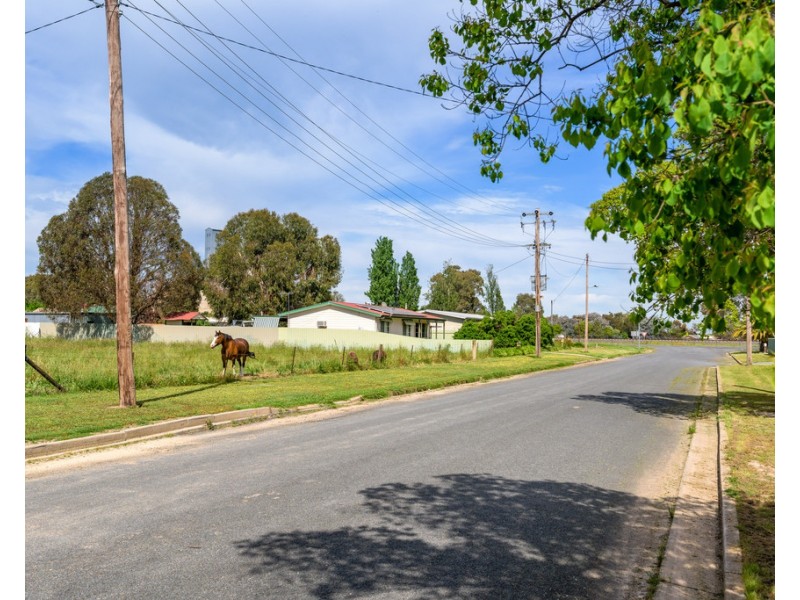 11 Melrose Street, Culcairn NSW 2660