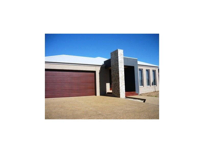 15 Lawson Circuit, Lavington NSW 2641