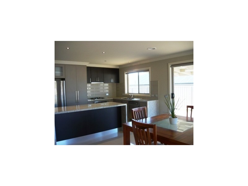 15 Lawson Circuit, Lavington NSW 2641