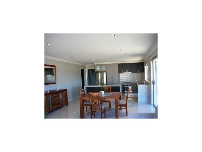 15 Lawson Circuit, Lavington NSW 2641