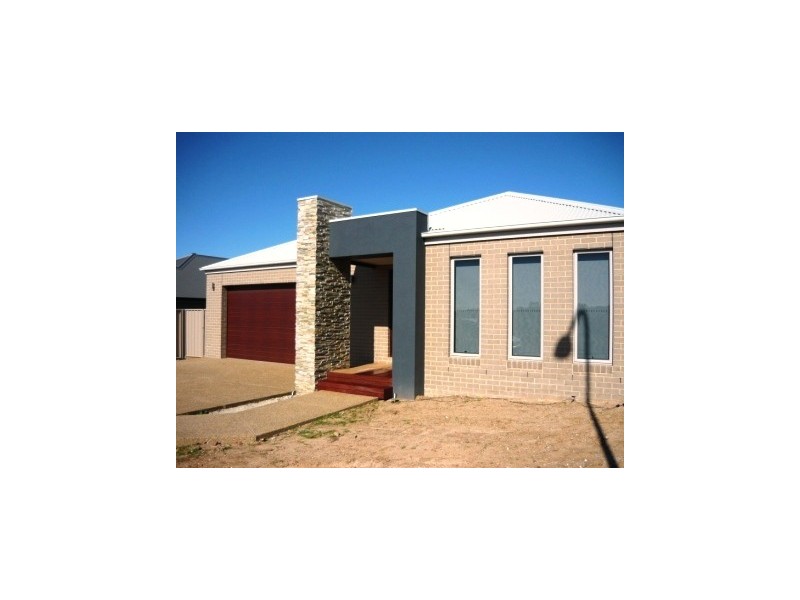 15 Lawson Circuit, Lavington NSW 2641