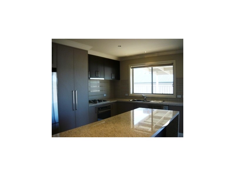 15 Lawson Circuit, Lavington NSW 2641