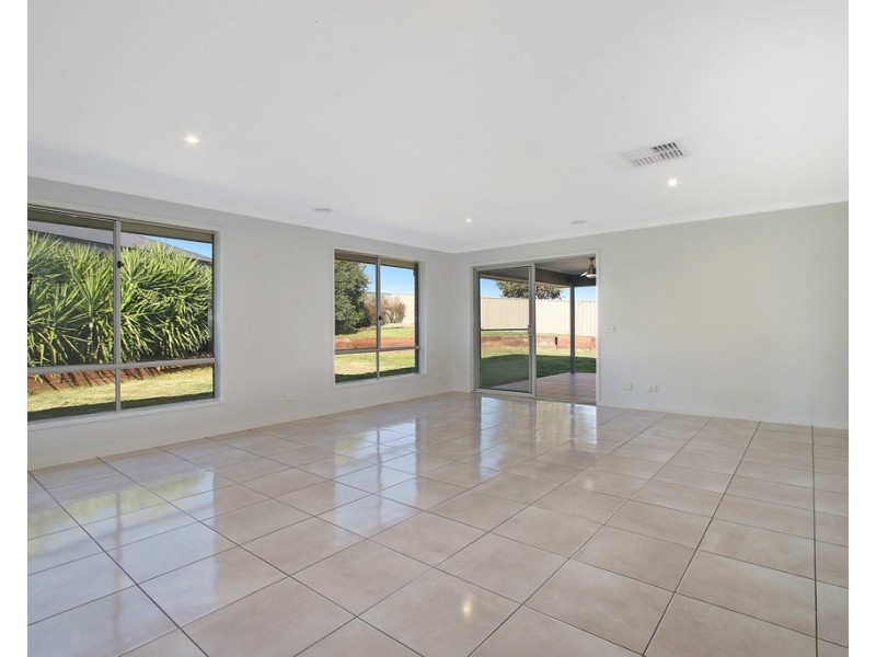 30 Charolais Court, Thurgoona NSW 2640