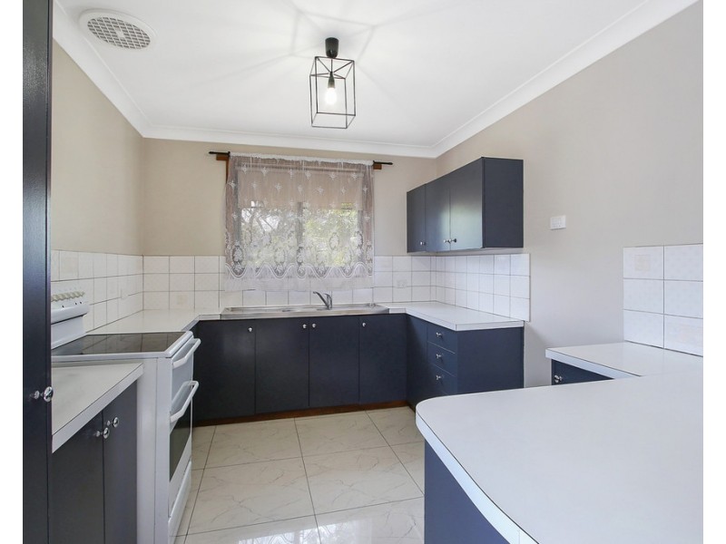 422 Leonie Court, Lavington NSW 2641