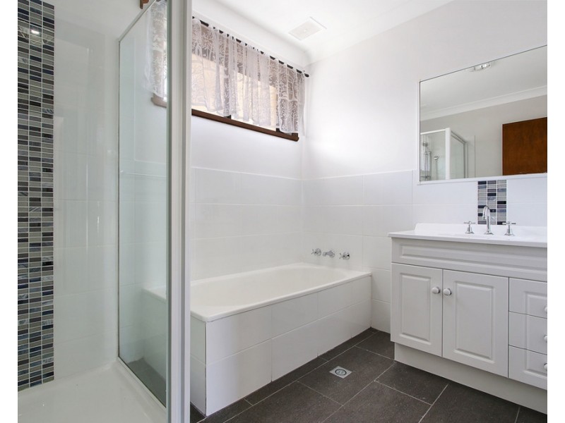 422 Leonie Court, Lavington NSW 2641