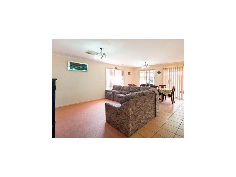 71  Dumbrell Circuit (NORRIS PARK), Lavington NSW 2641