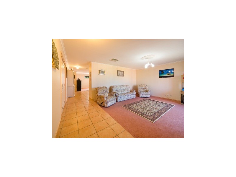 71  Dumbrell Circuit (NORRIS PARK), Lavington NSW 2641