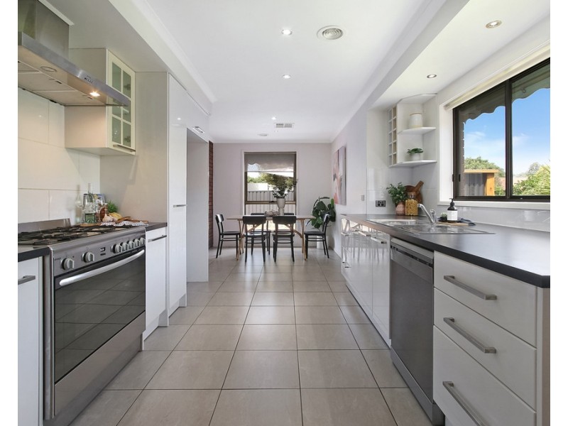 377 Poplar Drive, Lavington NSW 2641