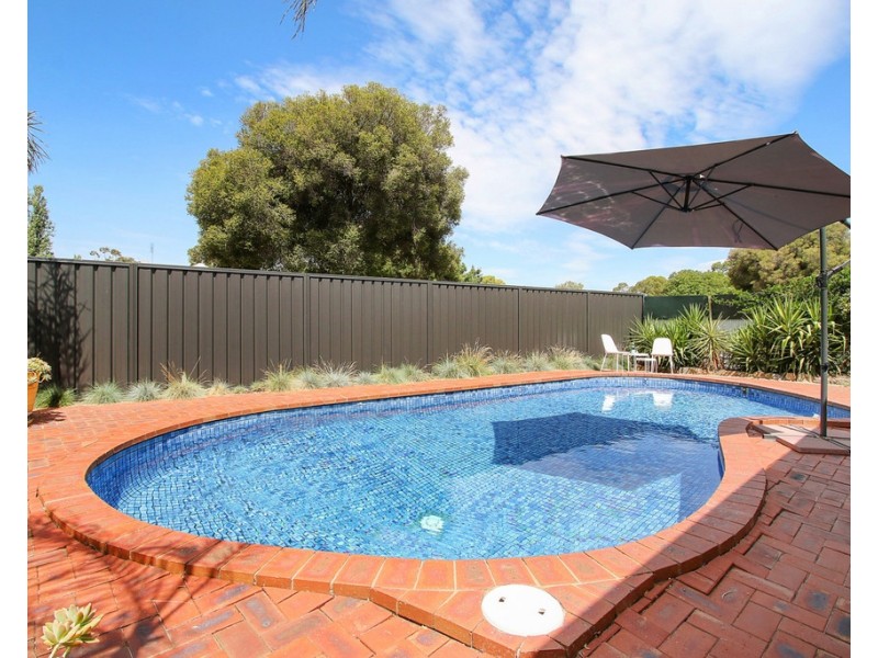 377 Poplar Drive, Lavington NSW 2641