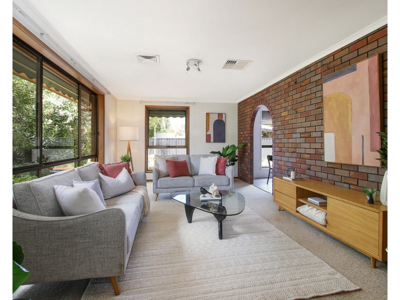 377 Poplar Drive, Lavington NSW 2641