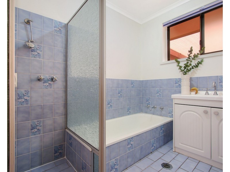 377 Poplar Drive, Lavington NSW 2641