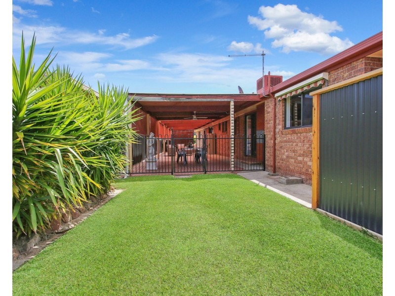 377 Poplar Drive, Lavington NSW 2641