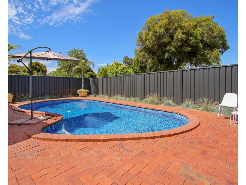 377 Poplar Drive, Lavington NSW 2641