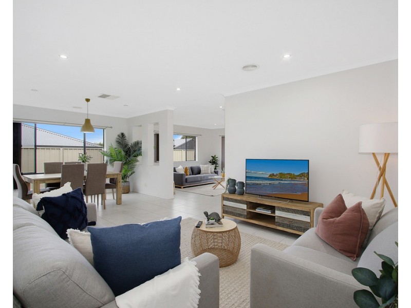 83 Lawson Circuit, Lavington NSW 2641