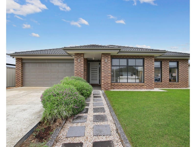 83 Lawson Circuit, Lavington NSW 2641