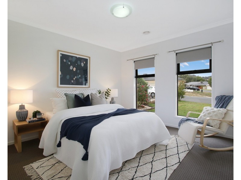 83 Lawson Circuit, Lavington NSW 2641
