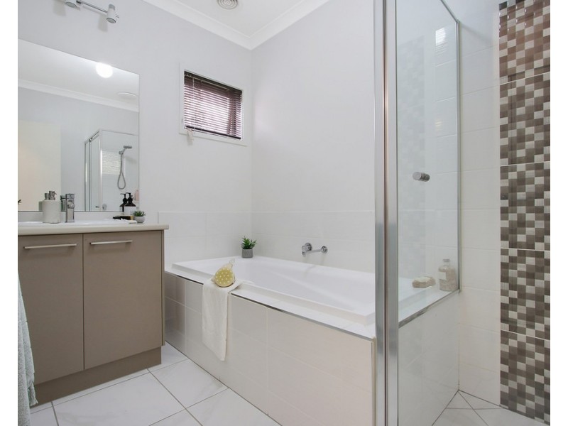 83 Lawson Circuit, Lavington NSW 2641