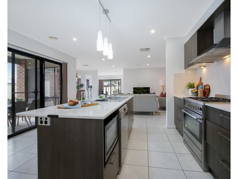 83 Lawson Circuit, Lavington NSW 2641