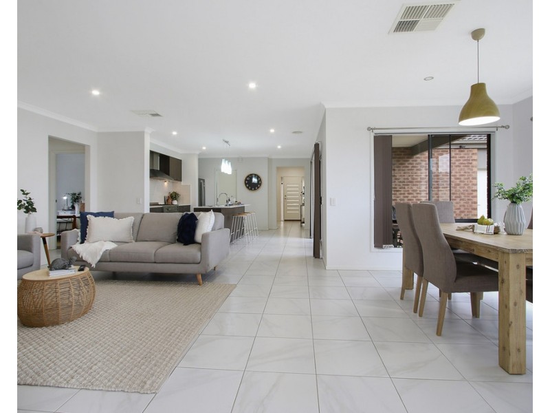 83 Lawson Circuit, Lavington NSW 2641