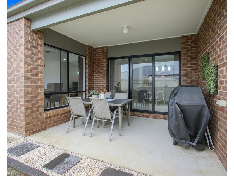 83 Lawson Circuit, Lavington NSW 2641