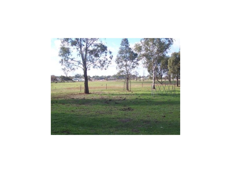 2 Cemetery Lane, Corowa NSW 2646