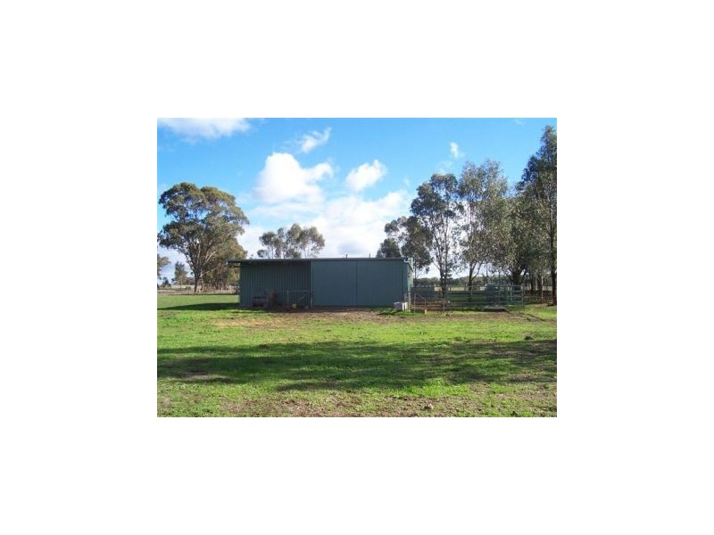 2 Cemetery Lane, Corowa NSW 2646