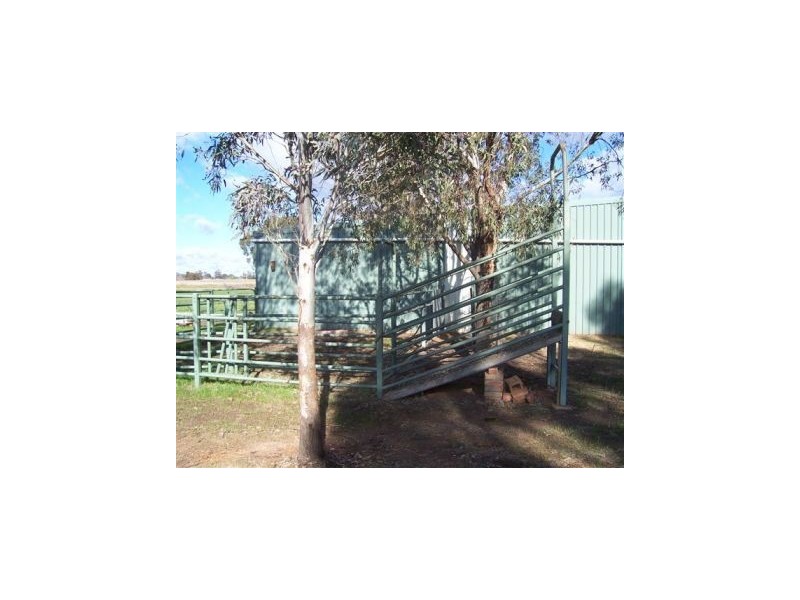 2 Cemetery Lane, Corowa NSW 2646