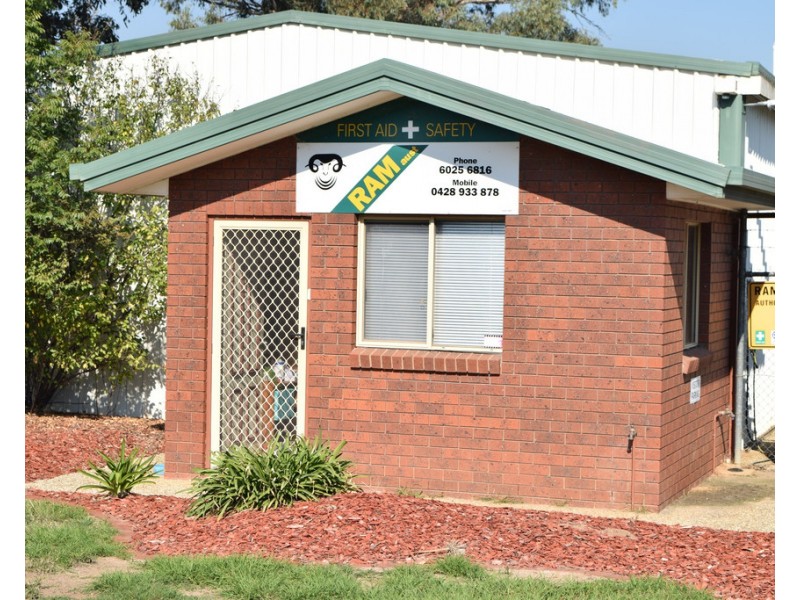 11A Catherine Crescent, Lavington NSW 2641