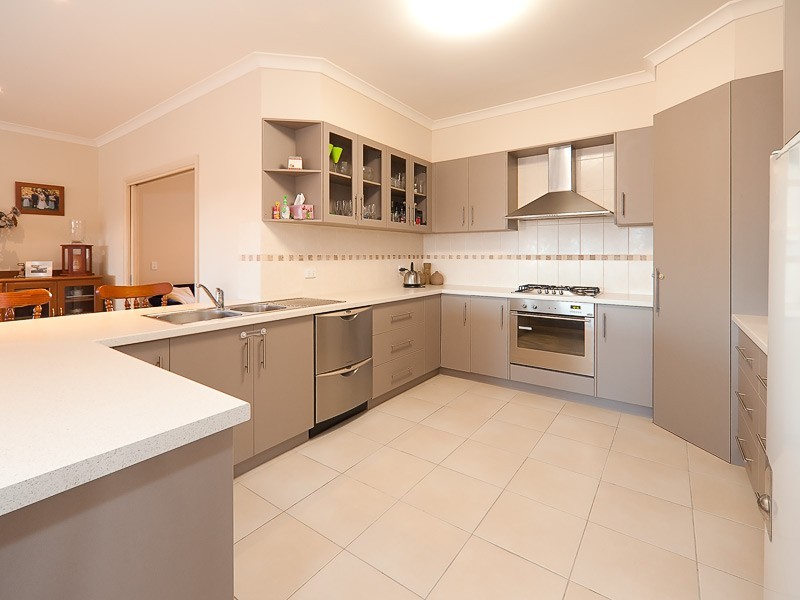 9 Finke Court, Lavington NSW 2641