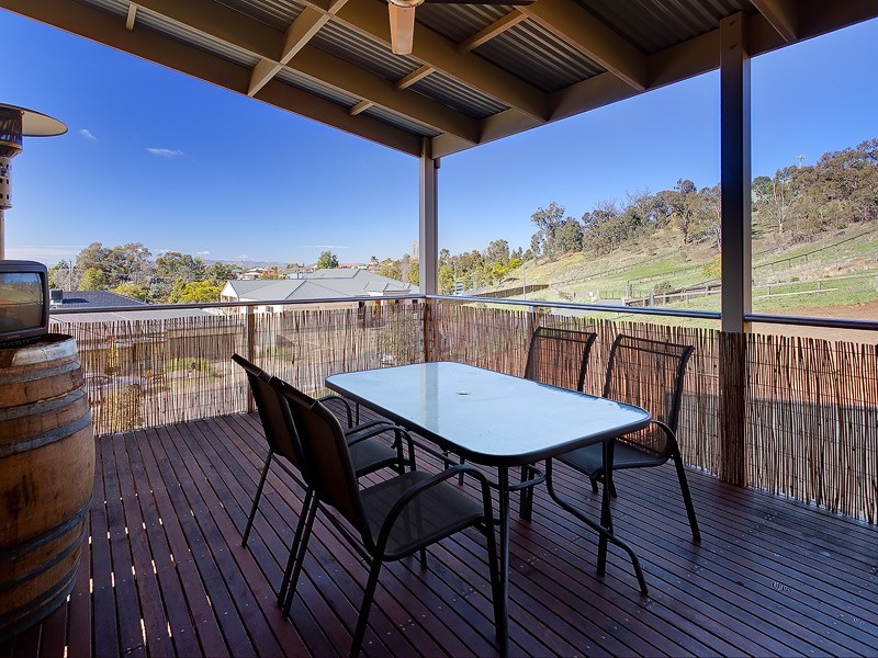 9 Finke Court, Lavington NSW 2641