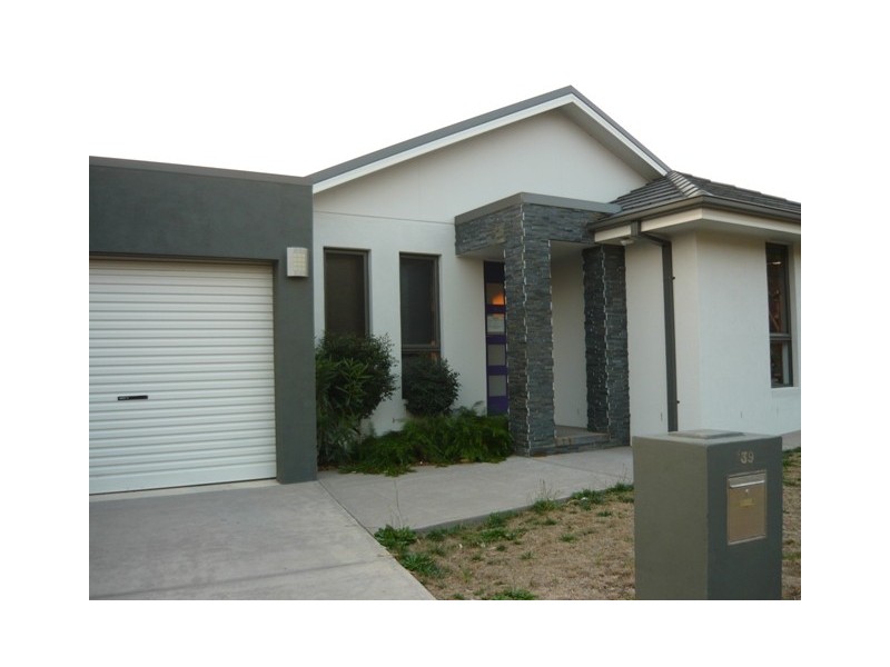 37 and 39 Kurrajong Crescent, Albury NSW 2640