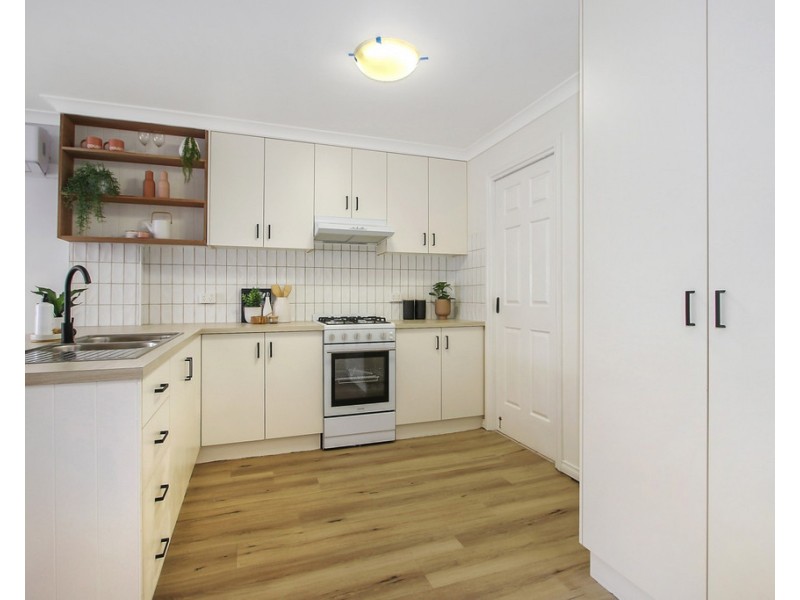 2/4 Owen Court, Lavington NSW 2641