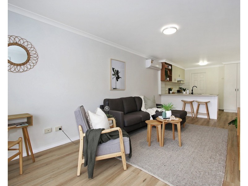 2/4 Owen Court, Lavington NSW 2641