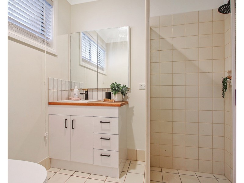 2/4 Owen Court, Lavington NSW 2641