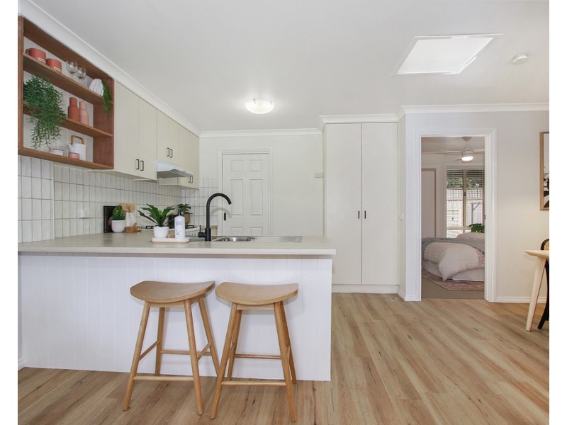 2/4 Owen Court, Lavington NSW 2641