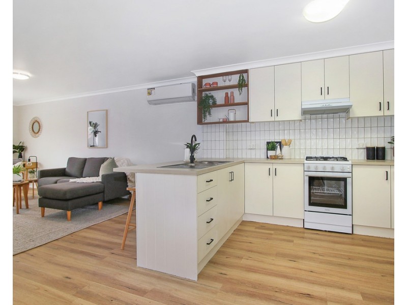 2/4 Owen Court, Lavington NSW 2641