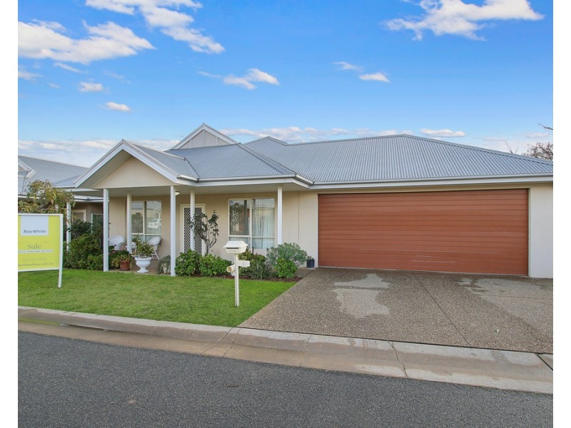 8 Sweetwater Drive, Henty NSW 2658