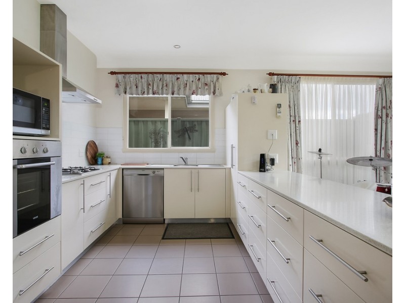 8 Sweetwater Drive, Henty NSW 2658