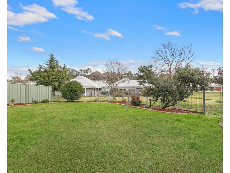 8 Sweetwater Drive, Henty NSW 2658