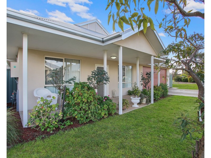 8 Sweetwater Drive, Henty NSW 2658