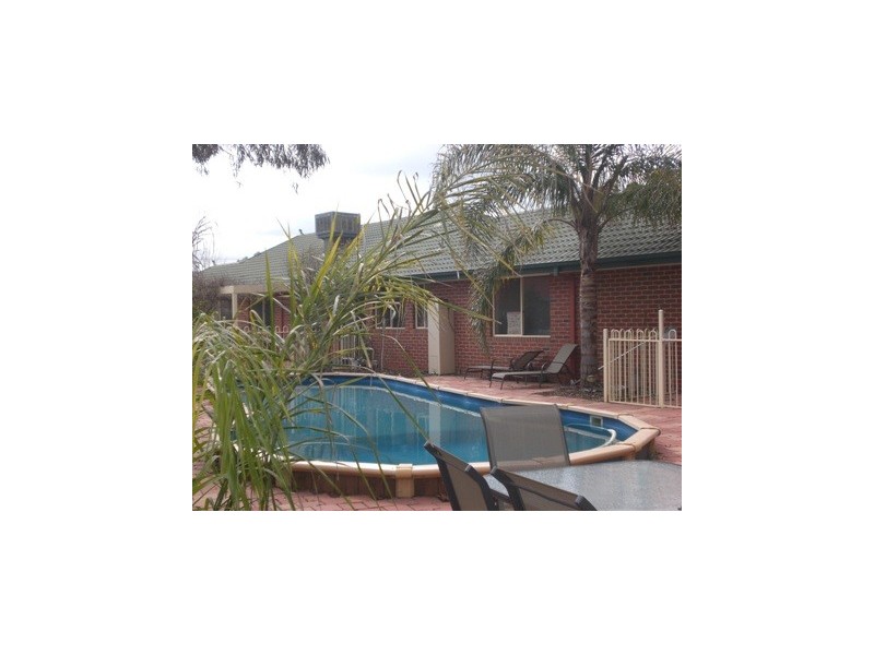 94 Hoddle Street, Howlong NSW 2643