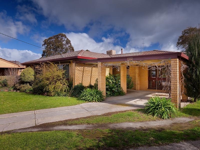 565 Woodbury Court, Lavington NSW 2641