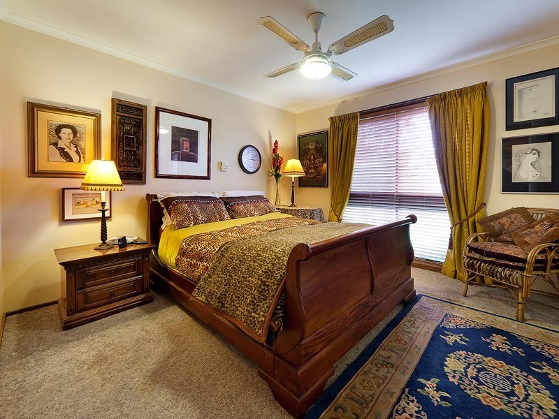 565 Woodbury Court, Lavington NSW 2641