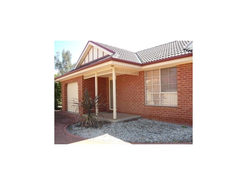 2/312 Diggers Road, Lavington NSW 2641