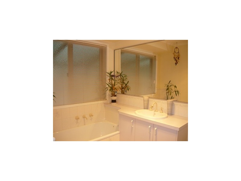 7 Hawkins Street, Howlong NSW 2643