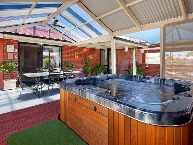 2 Johnson Court, Howlong NSW 2643