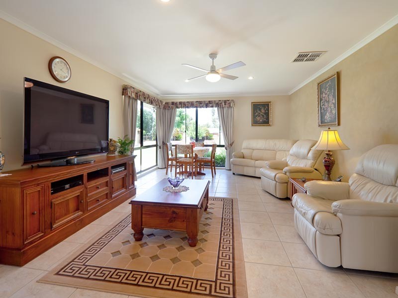 2 Johnson Court, Howlong NSW 2643